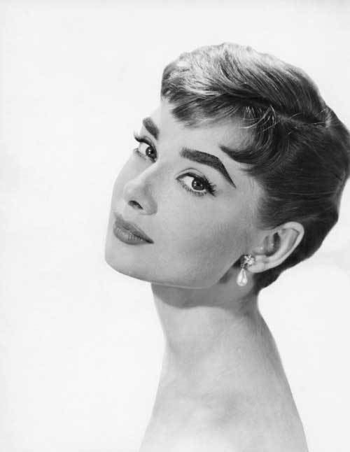 Audrey Hepburn muodikkaita Pixie -leikkauksia