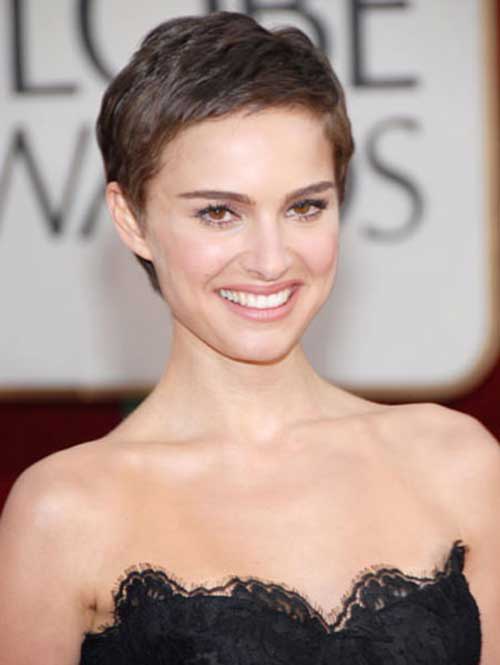 Natalie Portman Classy Pixie stříhá