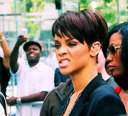 Sraight Hairtyle, Rihanna Twitter Kısa On Yedi