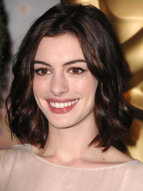 Anne Hathaway Wavy Dark Bob Haircut Style