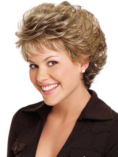 Fine korte hårklipp for kvinner over 40 år