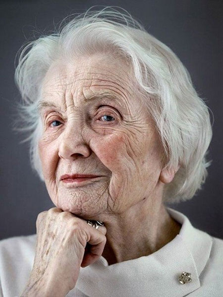 Yaşlı Kadınlar için 20 Kısa Saç Modeli_11