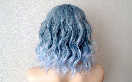 Lyseblått hår, hår kort blått bølget