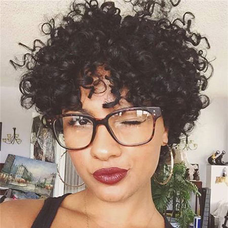 Krøllete hår kort afro