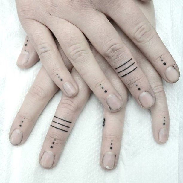 noktalı parmak dövme