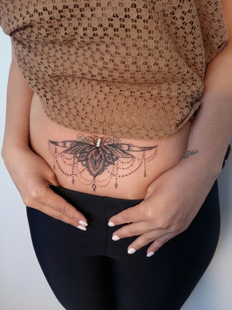 Mandala gyomor tetoválás
