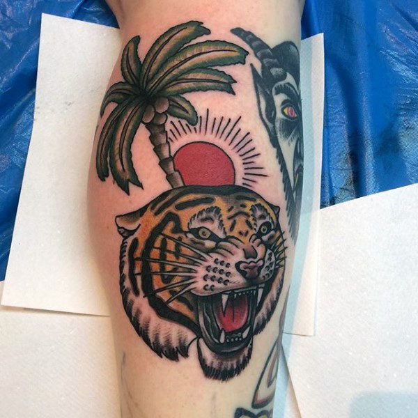 Palmu tatuointi leijonan kanssa