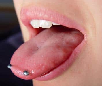 Kígyószem nyelv piercing