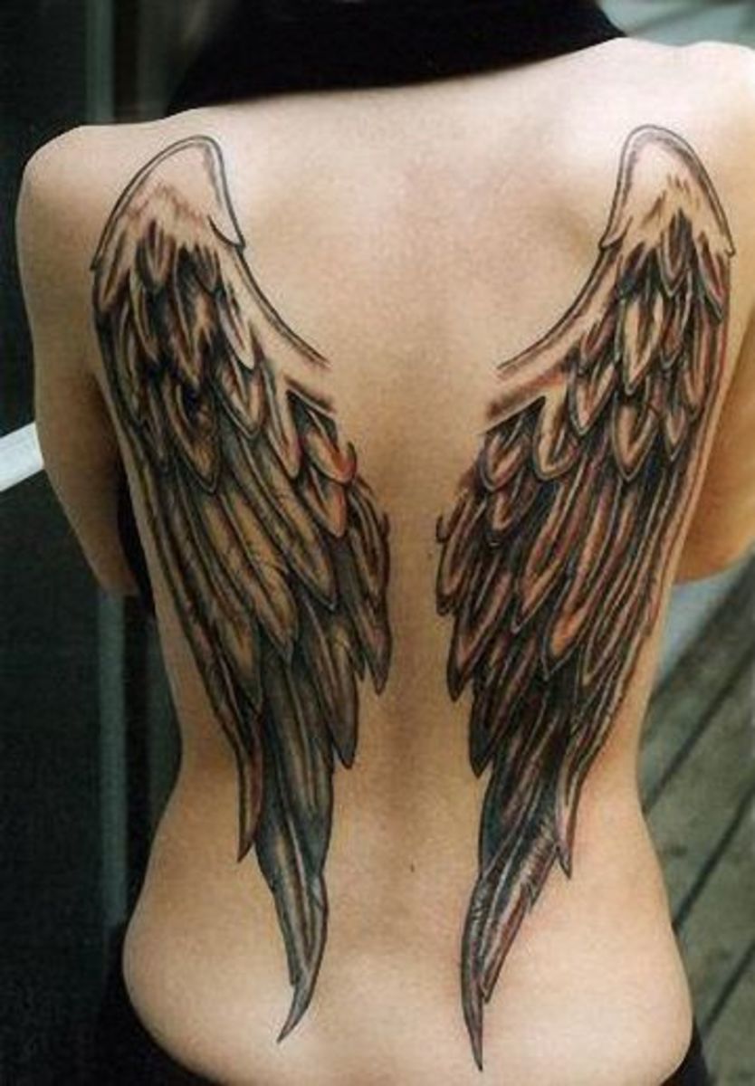 Engelvinger på tatoveringen på ryggen