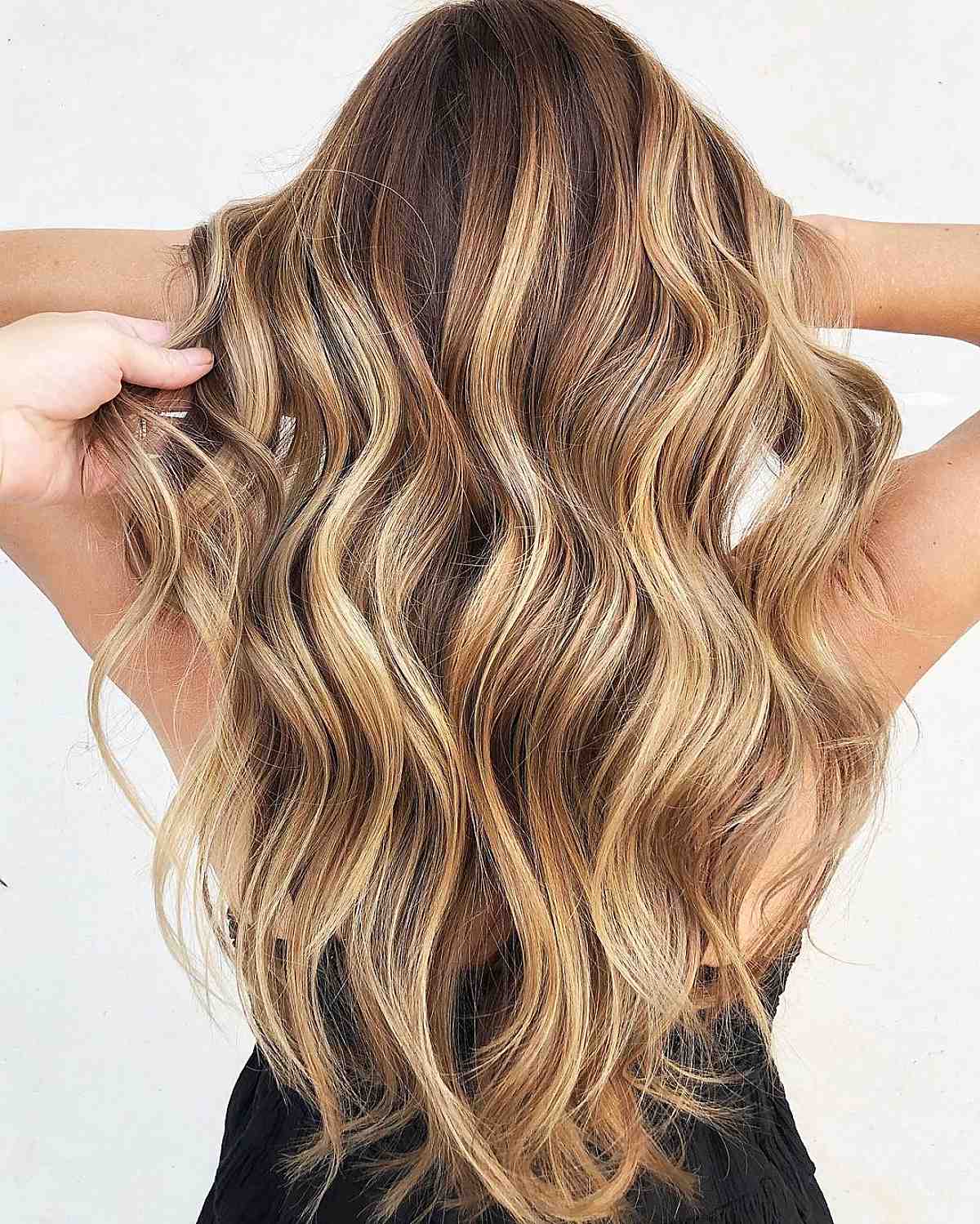 askeblond og karamellbalayage