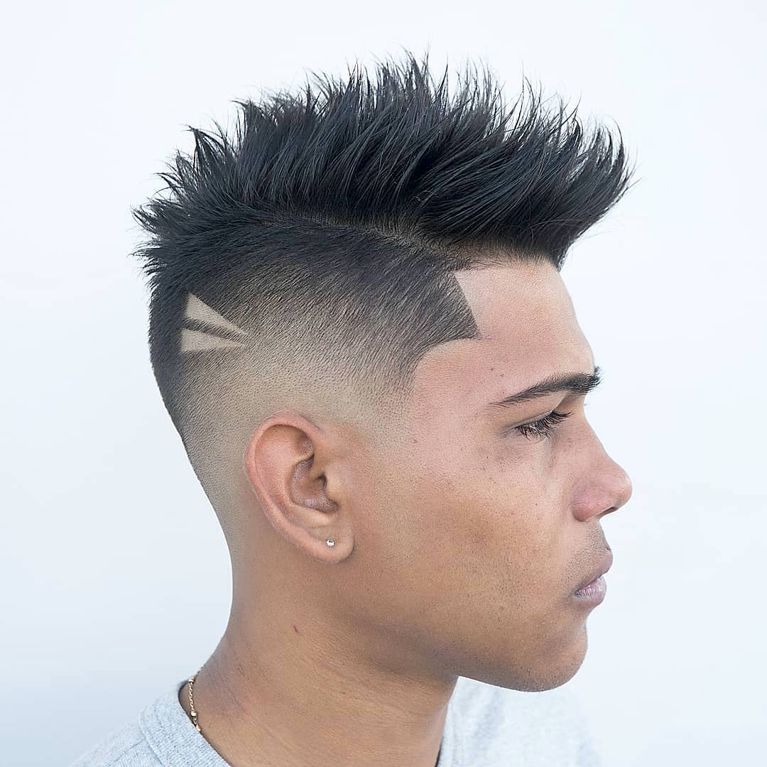 barberobengie pigg moderne fohawk -hårklipp for menn