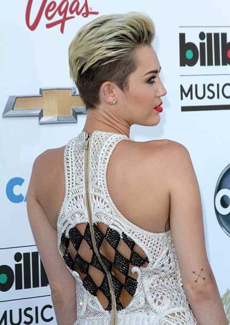 Blond krátké vlasy Miley Cyrus