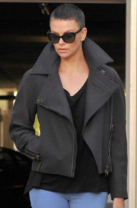 Charlize Theron kort frisyre