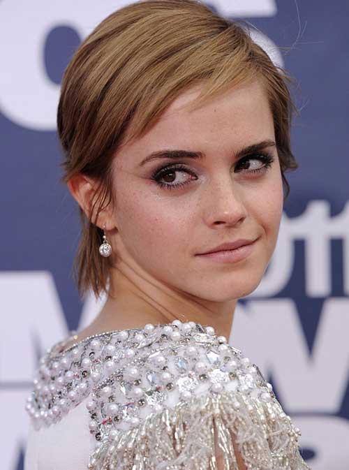 Emma Watson Pixie frisyre med barberte smell