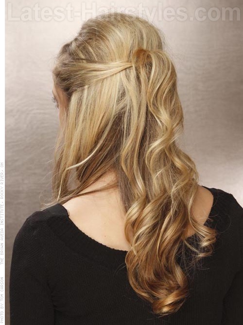 punottu puoli updo -kulma