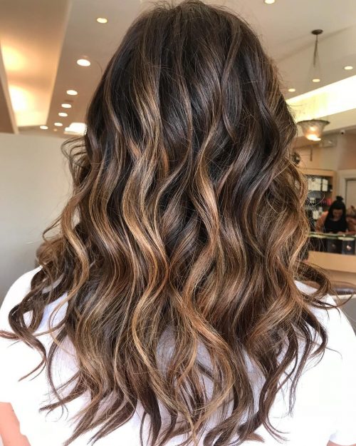 Karamell Balayage på mørkt brunt hår
