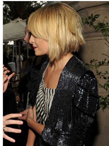 Nicole Richie kort blond frisyre