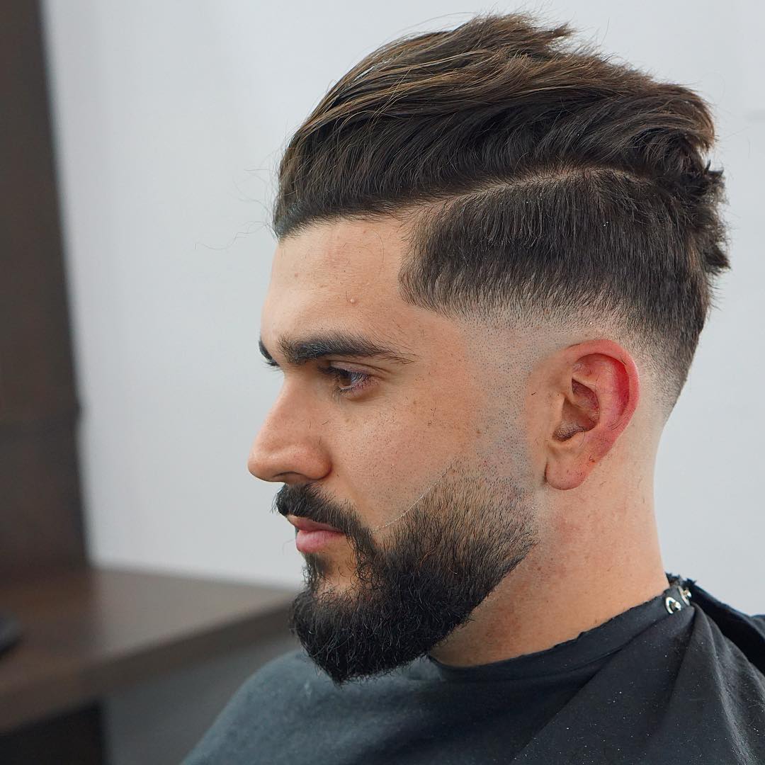 criztofferson közepes hosszúságú pompadour hajvágás