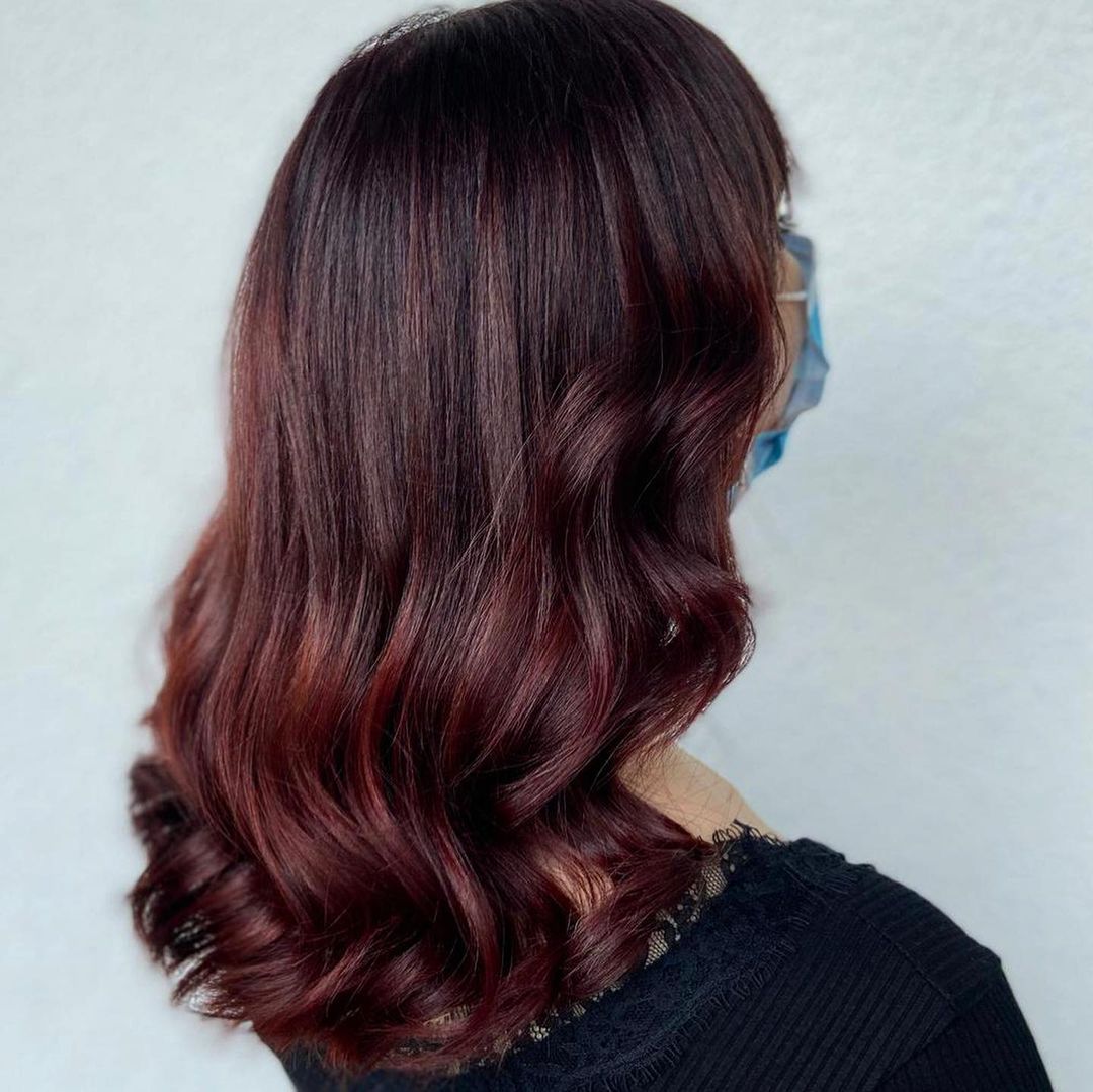 Dark Auburn és Mahogany Balayage