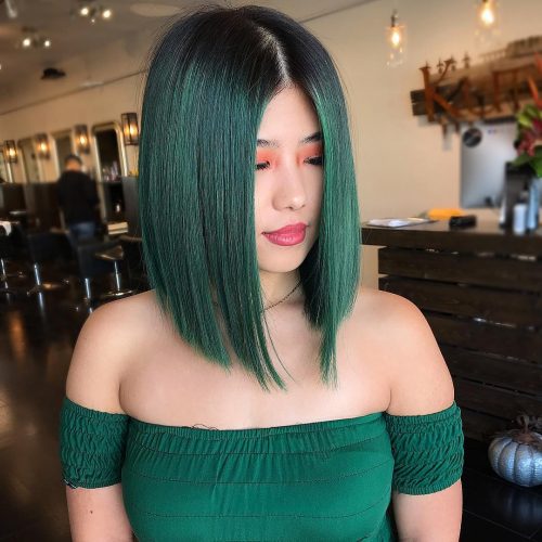 Tmavě zelená barva vlasů
