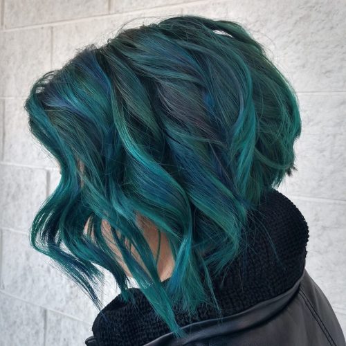 Mitat tummat sinivihreät hiukset