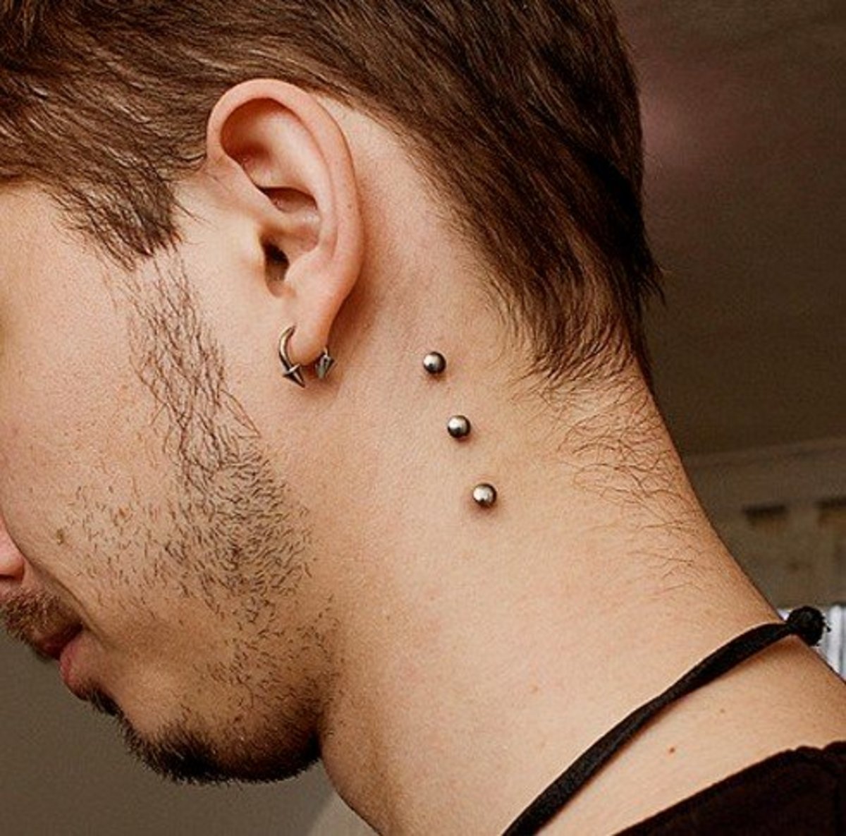 dermální-piercing-obrázky-péče-procedury-typy