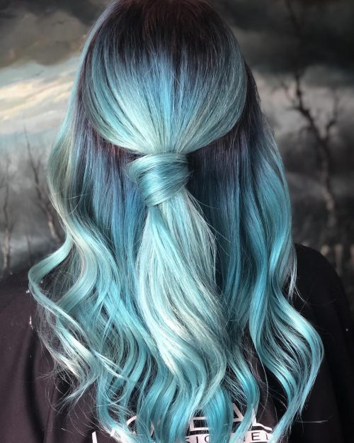 Haalistunut Aqua Teal teräksen harmaalla varjolla