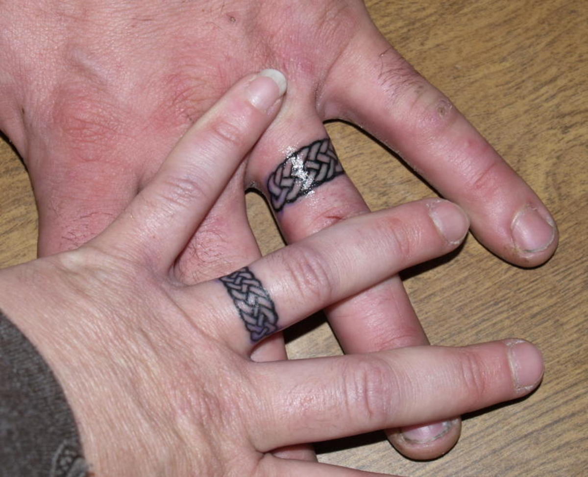 A tetováló esküvői zenekarok új értelmet hoznak örökre.