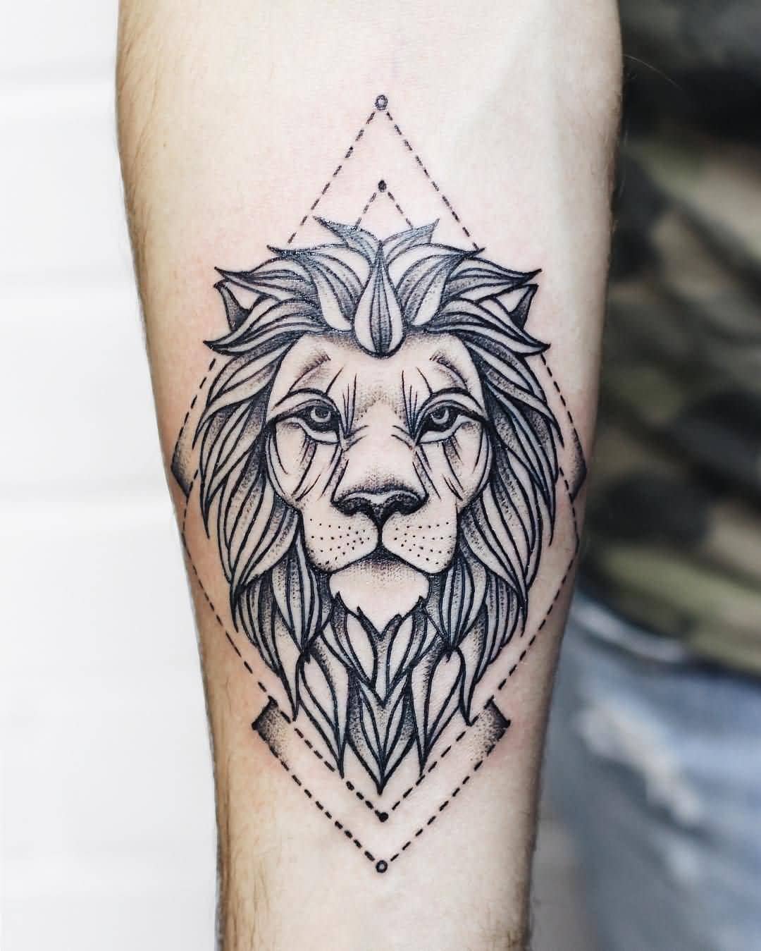 geometrické tetování lva