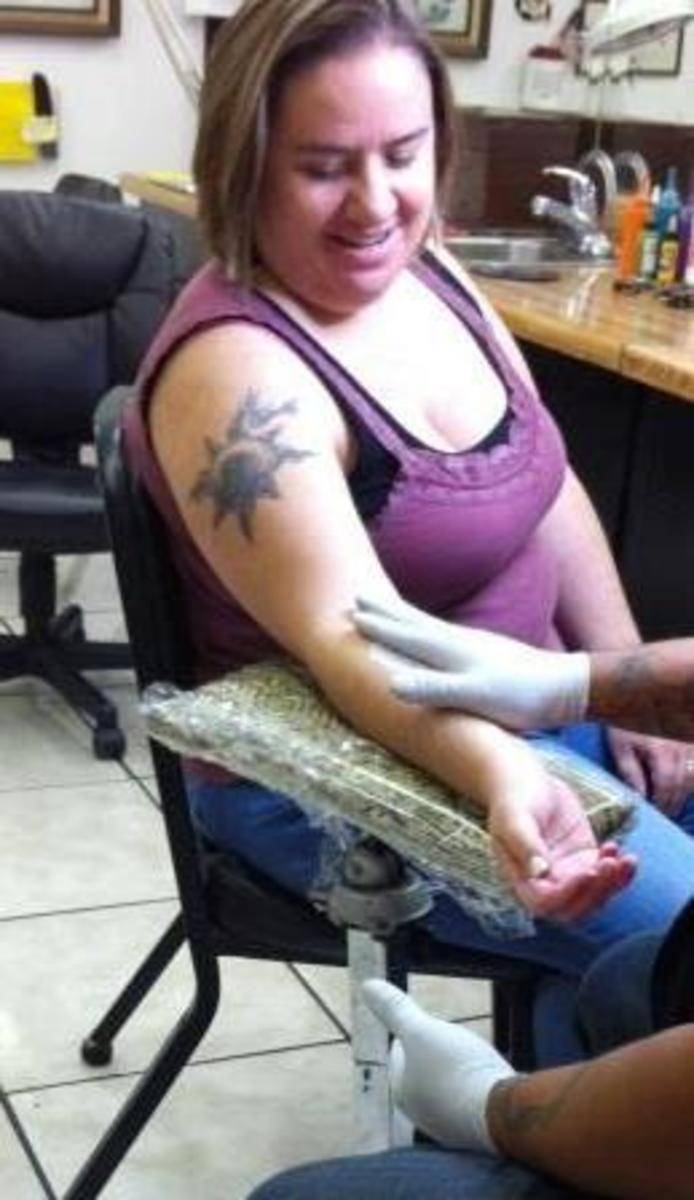 Tetoválás beállítása a karomon