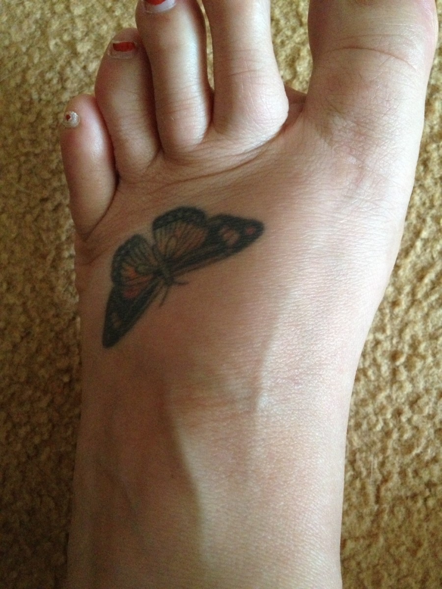 Umístění tohoto tetování motýlů je perfektní