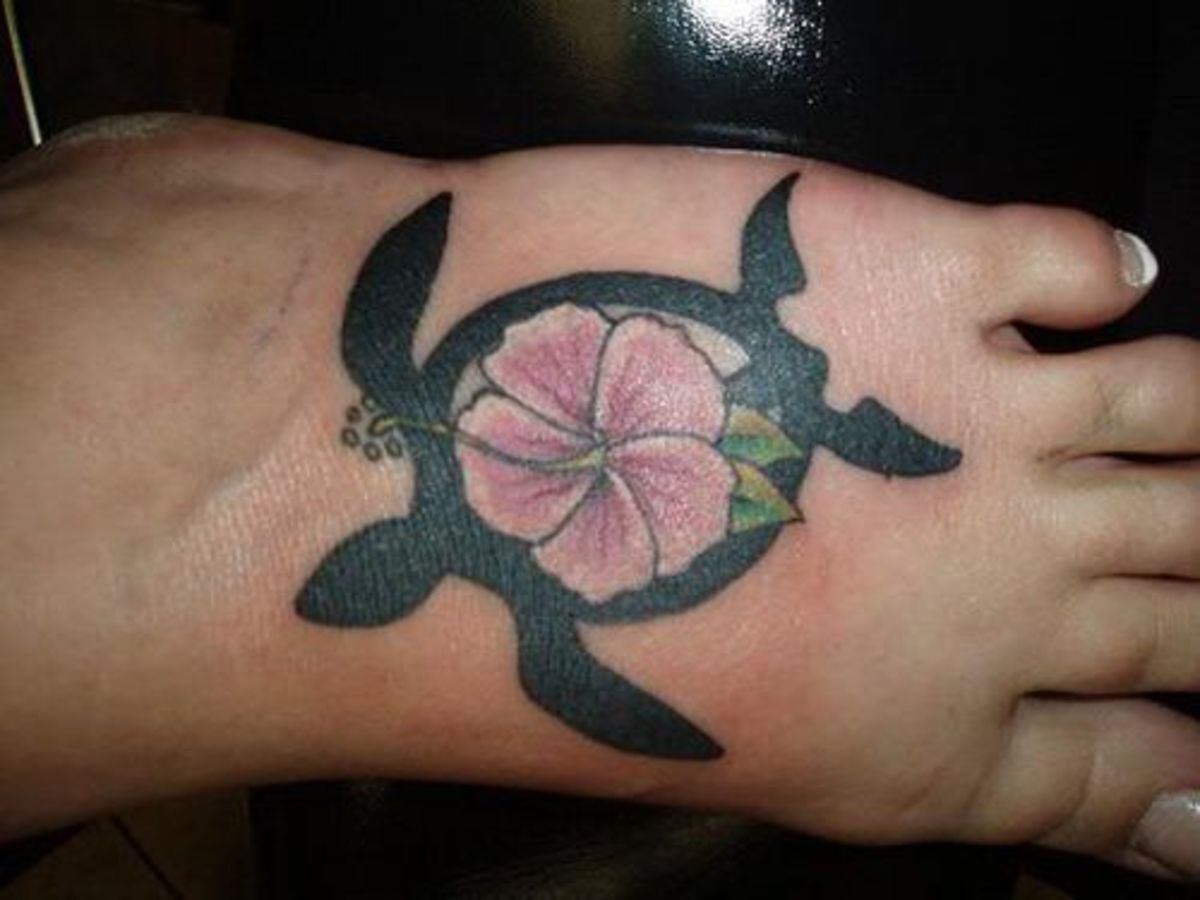 Nádherné tetování, ale všimněte si zarudnutí a otoku. Vsadím se, že to nelechtilo.