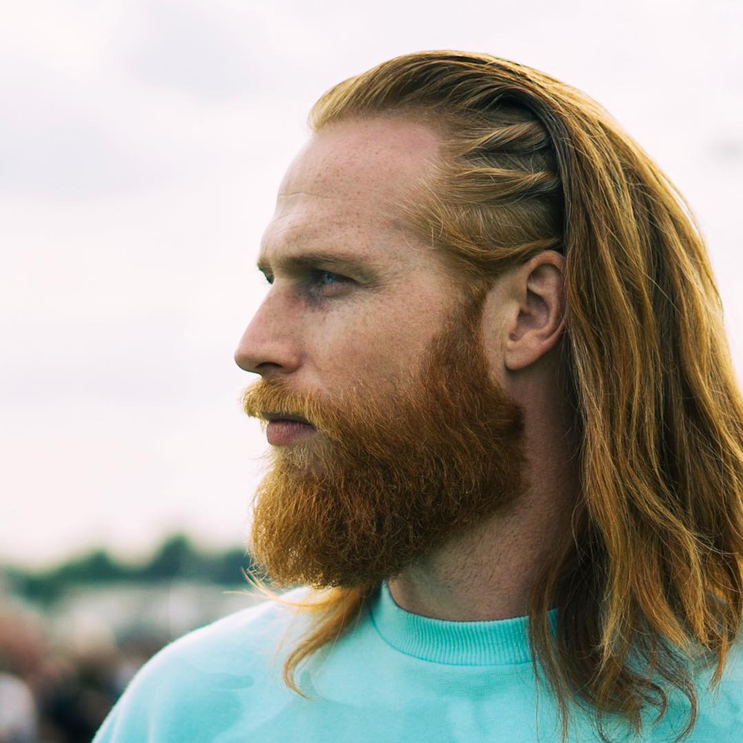 Viking hosszú frizura férfiaknak