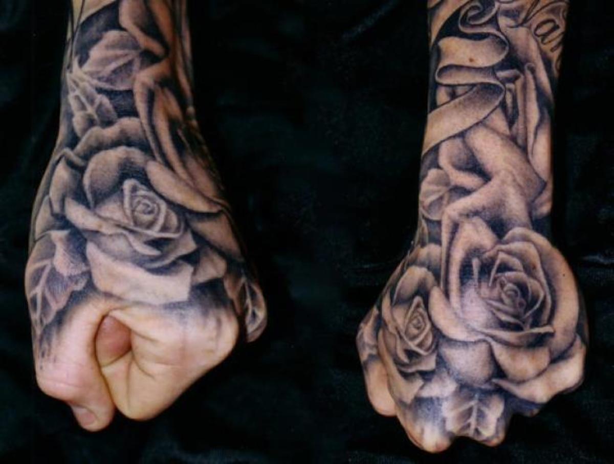 Teljes kézi tetoválás