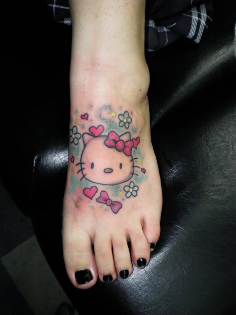 hello kitty nauha tatuointi