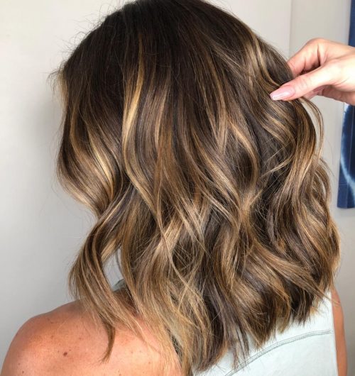 Honey Caramel Balayage på middels langt hår