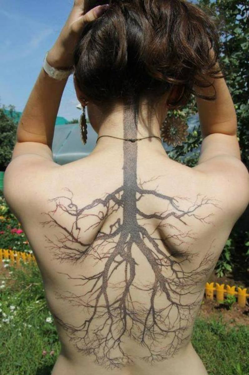 Zpět tetování strom života na dívku
