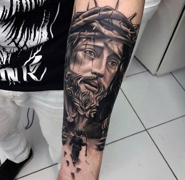 Jézus alkar tetoválása
