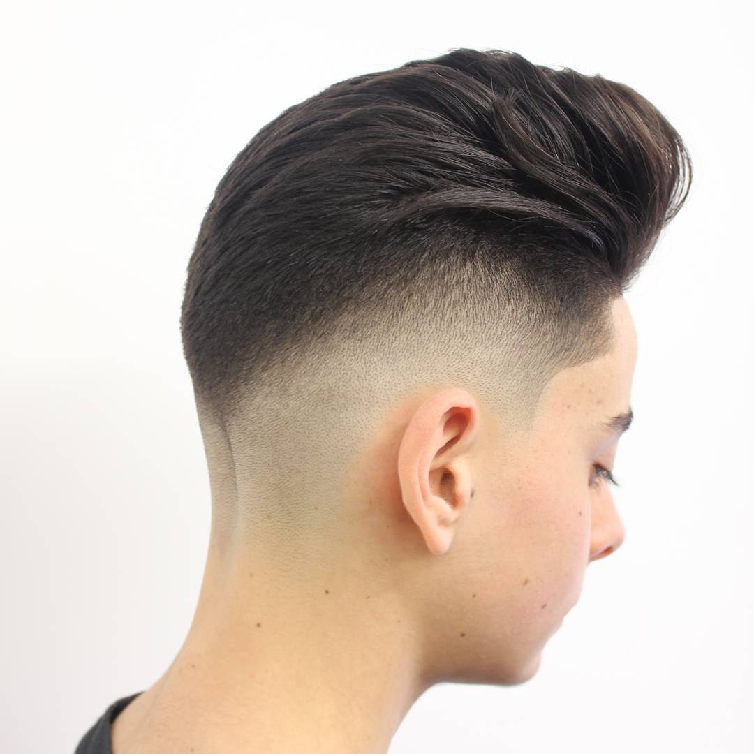 Pompadour og skallet fade hårklipp