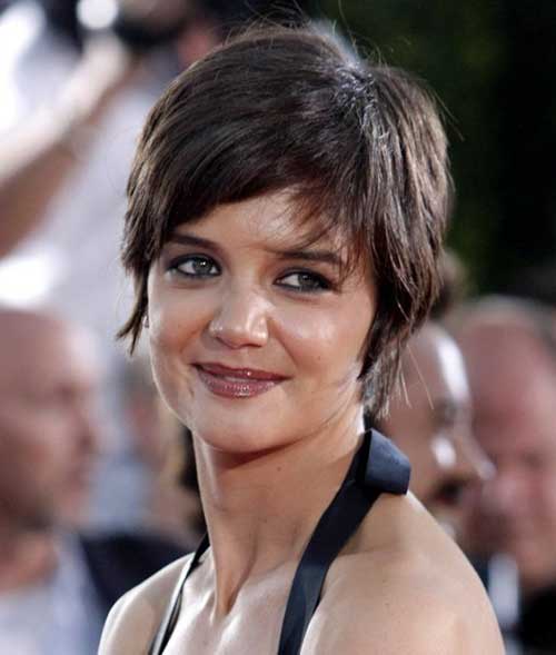 Účesy Katie Holmes Pixie