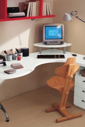Komputerowe stoliki narożne z półkami i szufladami