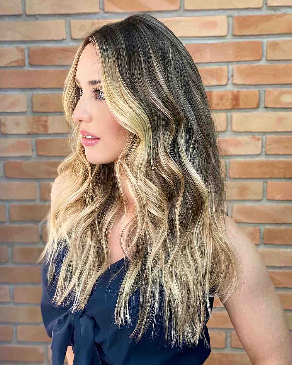 Bilde av lysebrunt hår med blonde høydepunkter