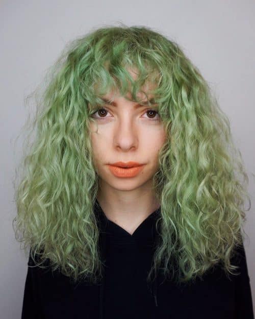 Světle zelený odstín vlasů
