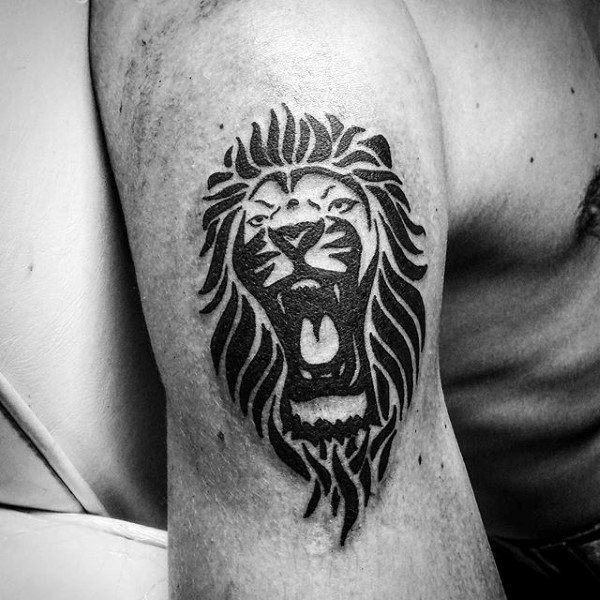 törzsi oroszlán tetoválás