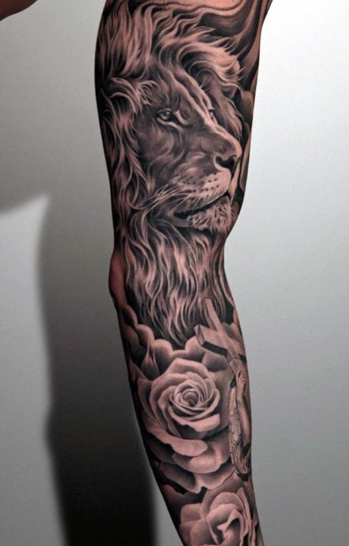 tetování lva a růže