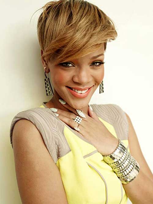 Rihanna szőke egyenes Pixie frizura