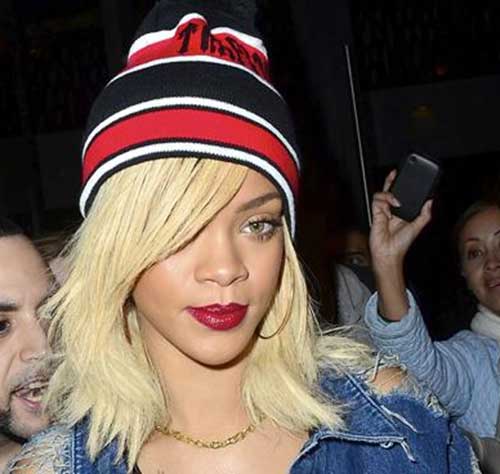 Rihanna Platinum Blonde Réteges rövid haj