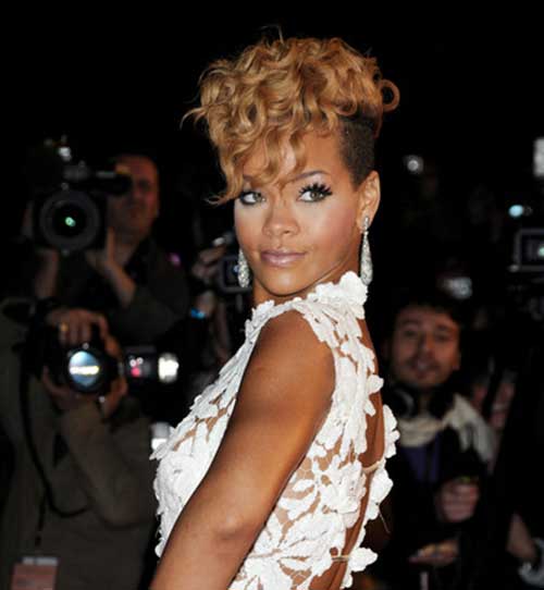 Rihanna göndör szőke Pixie Hair