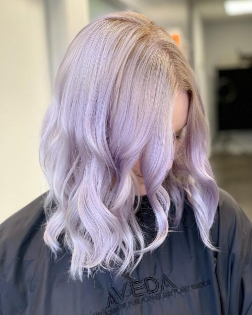 Pastelli violetti hiusväri