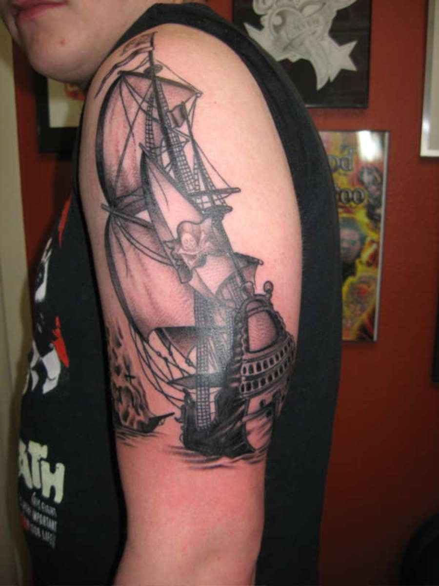 tetování ramene pirátské lodi